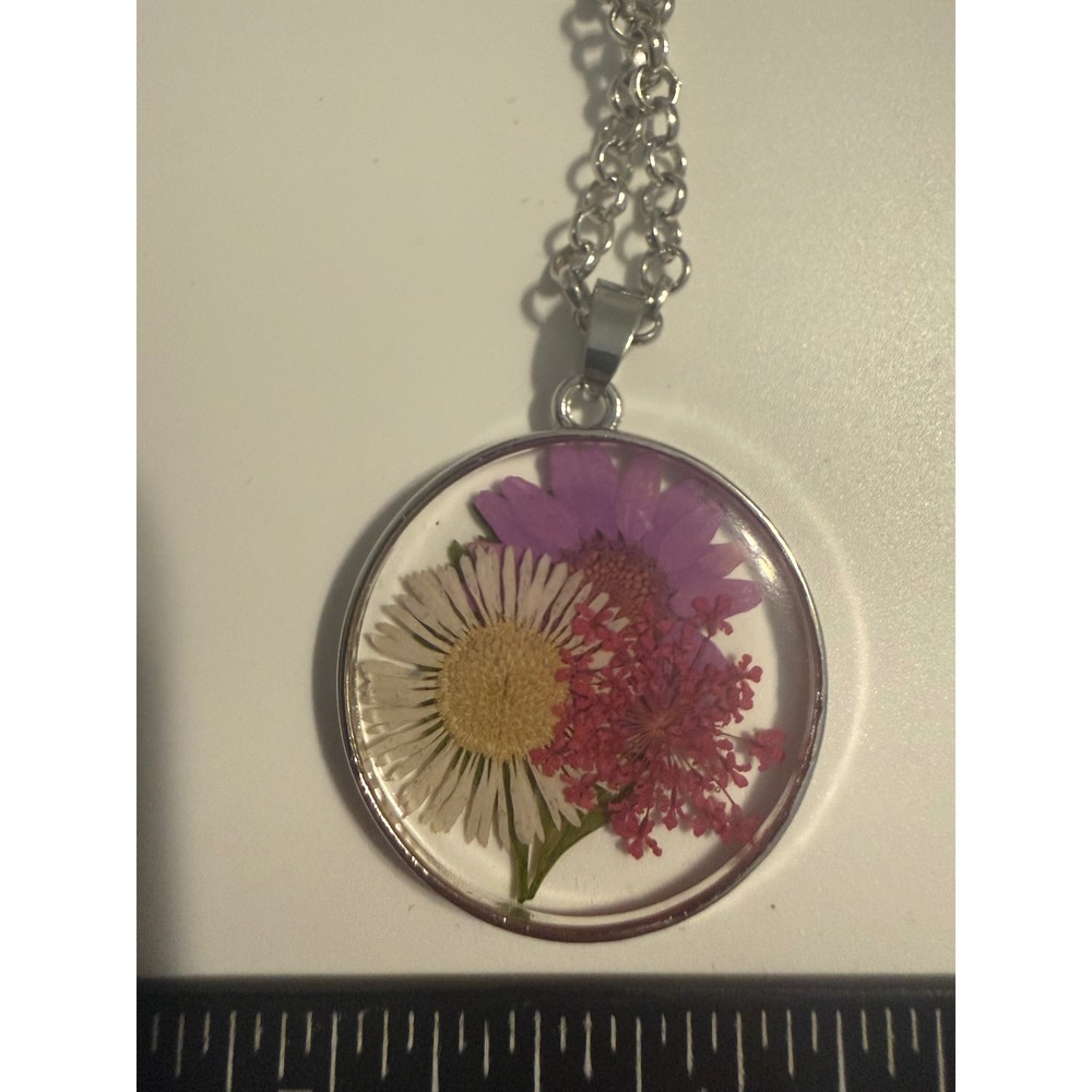 Pressed Flower Resin Pendant Necklace Silver Tone Botanical Daisy Cottagecore